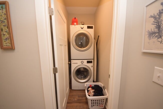 Building Photo - Fantastic luxury two-bedroom, two-bathroom condo in the Longfellow Neighborhood in Minneapolis!