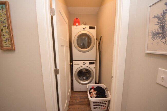 Building Photo - Fantastic luxury two-bedroom, two-bathroom...