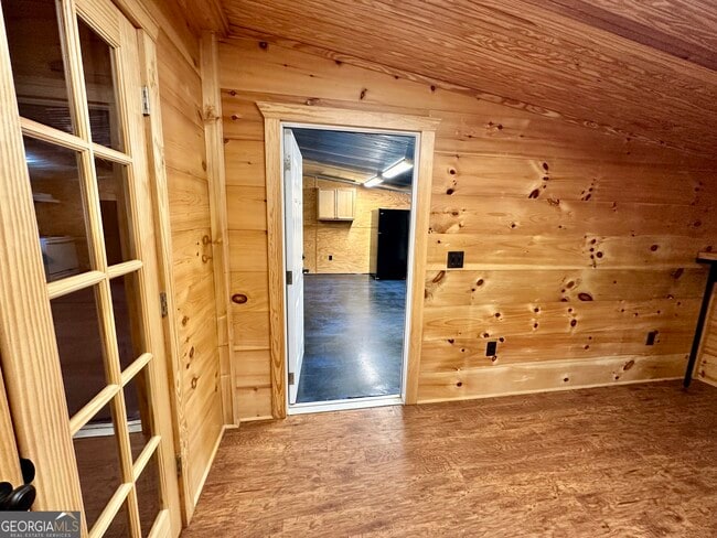 Building Photo - 315 Pinehill Rd