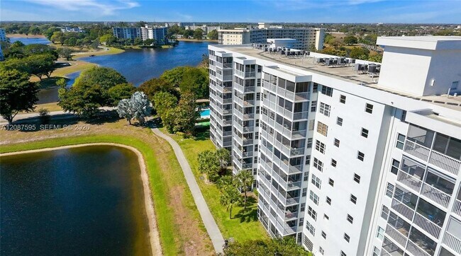 Building Photo - 2900 N Course Dr