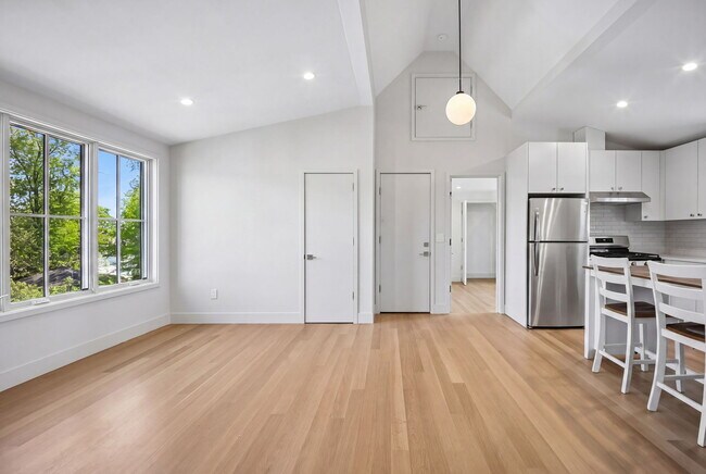 Building Photo - 75 Midland Ave