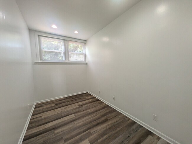 Building Photo - 1533 Orthodox St