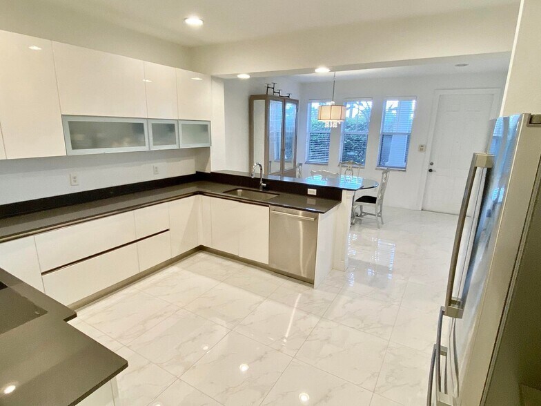 Building Photo - 850 Millbrae Ct