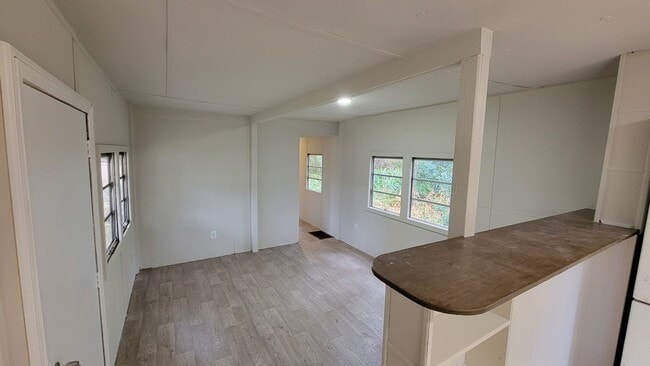 Building Photo - 5325 SE 32nd Ct