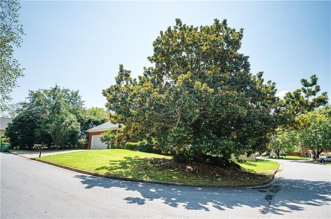 Building Photo - 105 Celia Ct
