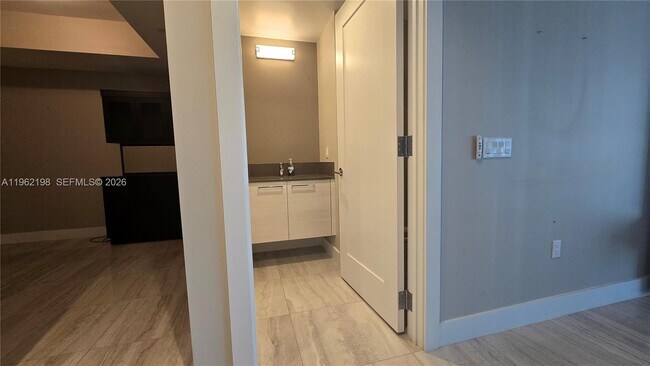 Building Photo - 100 E Las Olas Blvd