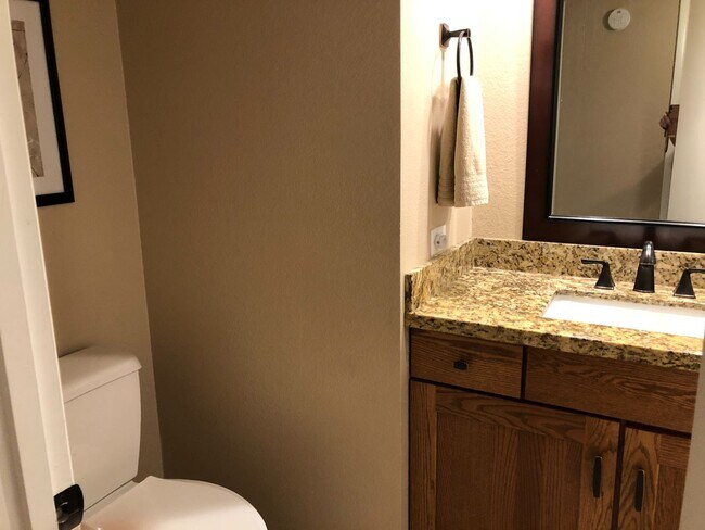 Building Photo - 45+ Active Adult Resort Community Updated Golf Course Property Available APRIL 2026 through Decem...