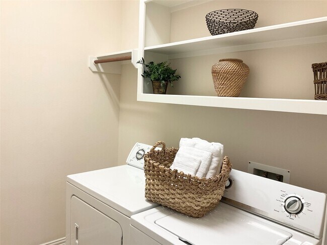 Building Photo - 6 Dragon Hill Pl