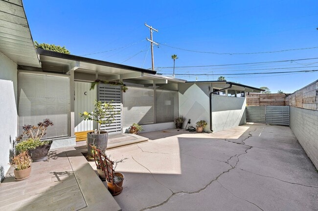 Building Photo - 139 W Canada