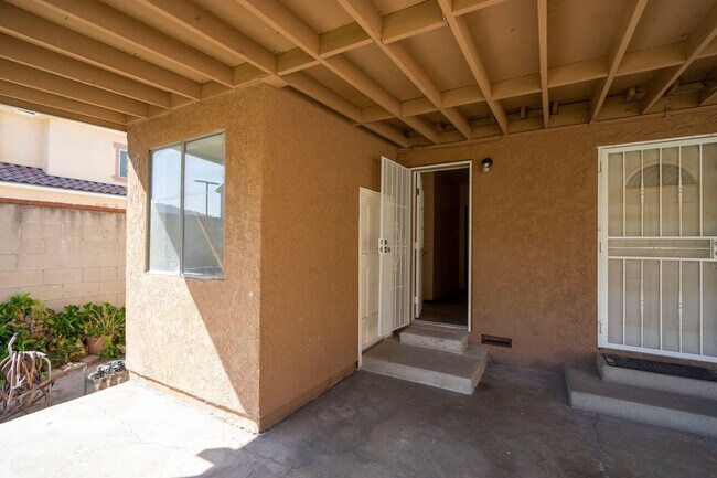 Building Photo - Adorable 1 bedroom in Pomona!