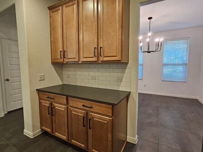 Building Photo - Beautiful 3 Bed / 3 Bath Home in North Lea...