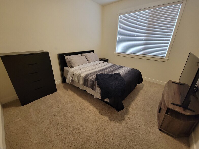 Building Photo - 400 Washington Ave