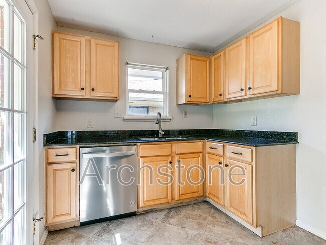 Building Photo - 1732 Carlisle Rd