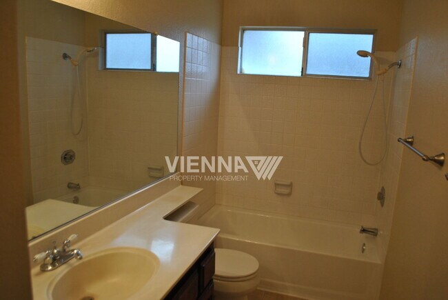 Building Photo - 4073 N Country Dr