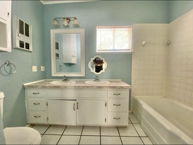 Building Photo - 3 bed 1 bath 2 car garage now available in...