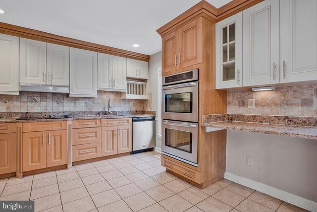 Building Photo - 14669 Cambridge Cir