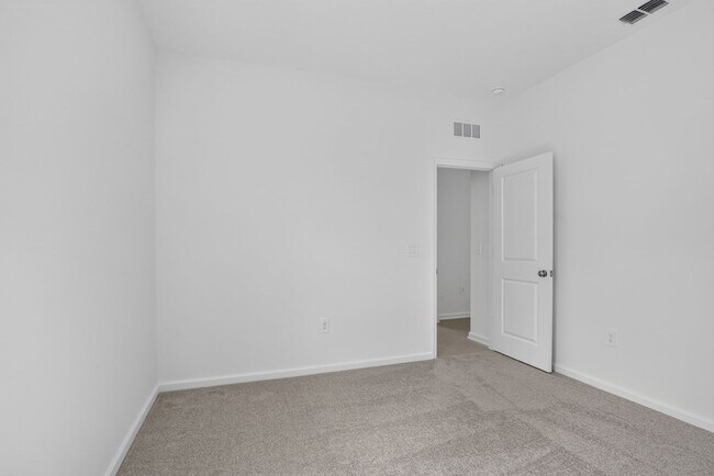Building Photo - 3216 Alpine Wy