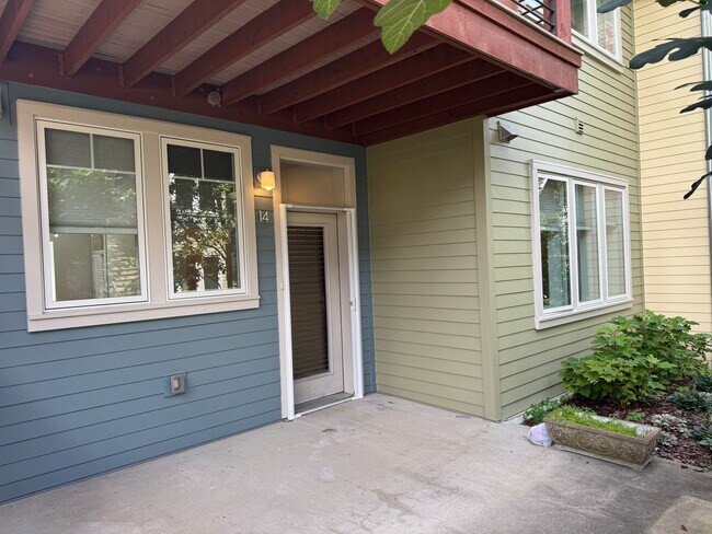 Building Photo - Beautiful 2 bed /1 bath condo in desirable Germantown - walking distance to coffee shops, restaur...