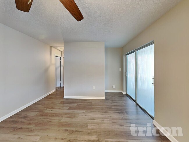 Building Photo - 3516 E Roundtree Dr