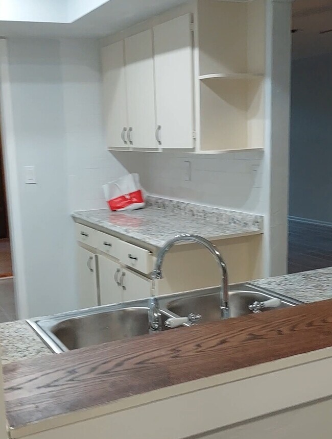 Building Photo - 3648 Boca Ciega Dr