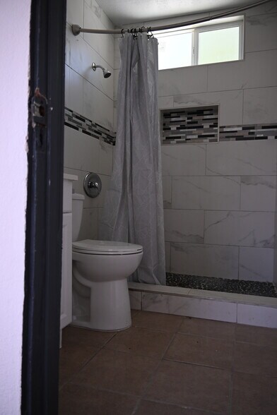 Building Photo - 15071 La Mesa St