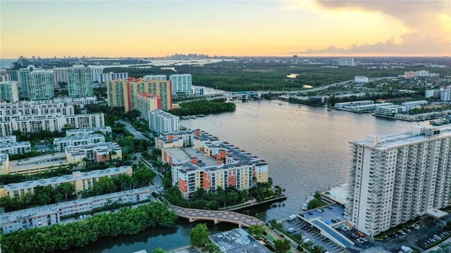 Building Photo - 17100 N Bay Rd