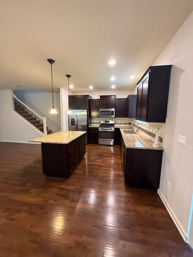 Building Photo - Impressive North Plains Home Backing to Protected Green Space – Move-In Ready!