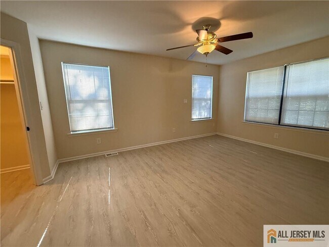 Building Photo - 2305 Deerfield Dr