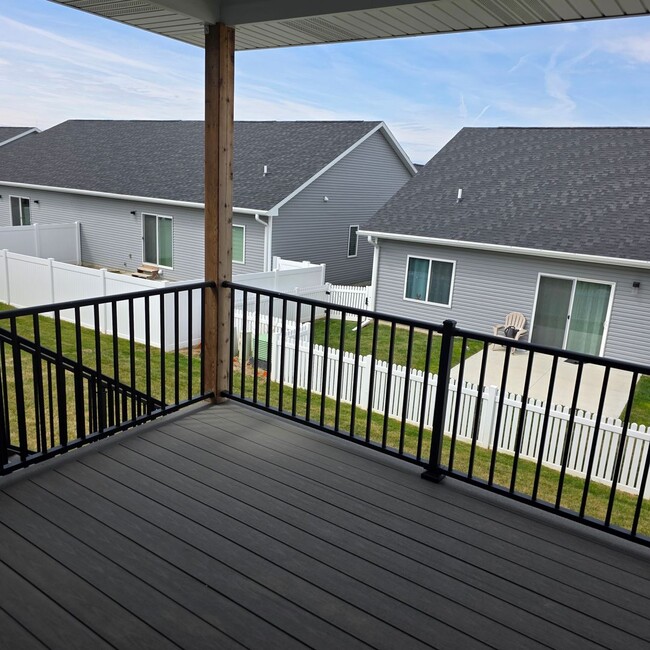 Building Photo - Garden View Zero Entry!! PHOTOS COMING SOON!