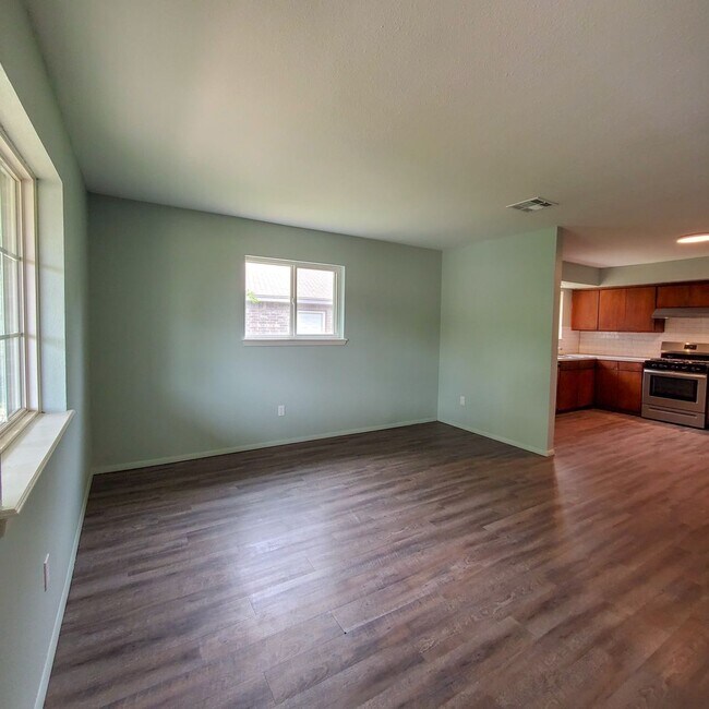 Building Photo - 1117 E Parker St