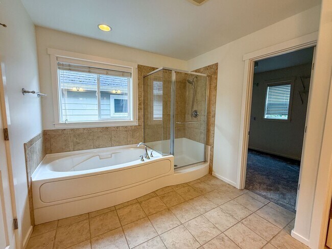 Building Photo - 4Bd/2.75Ba Issaquah House