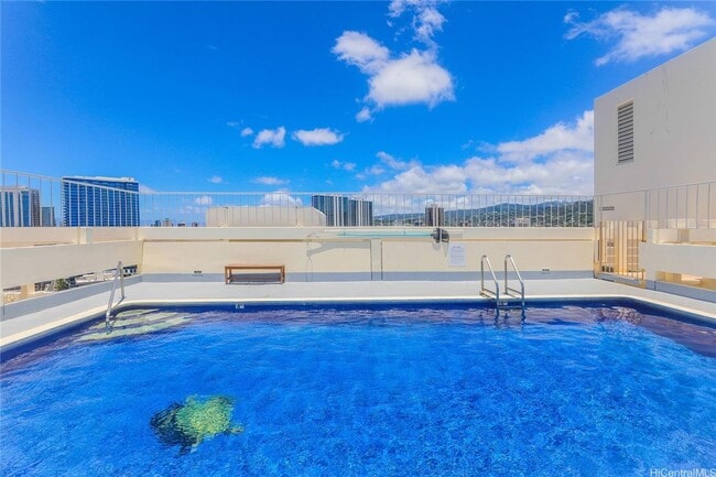 Building Photo - 1 Bedroom Kapiolani Manor by Ala Moana with Parking, Pool