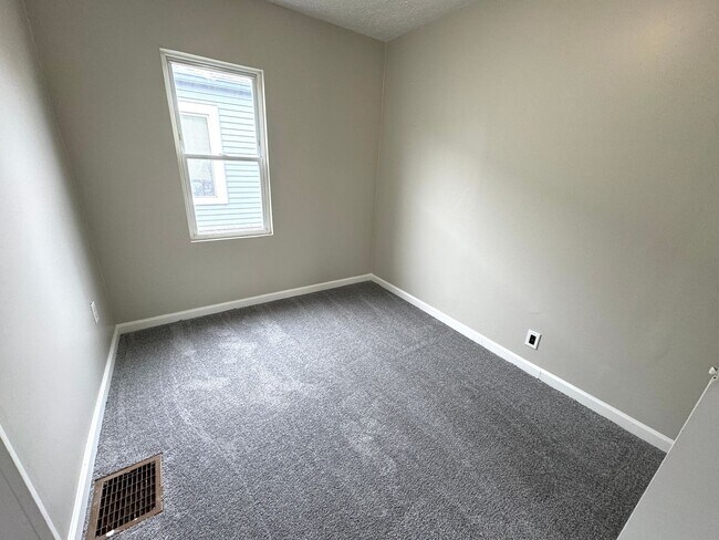 Building Photo - Near Eastside 3 Bedroom 1 Bath