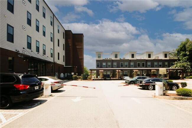 Building Photo - 764 Memorial Dr SE