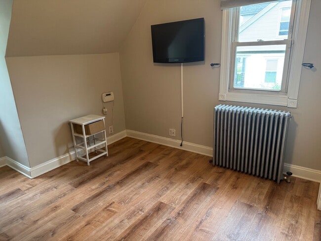 Building Photo - Beautiful Conshohocken 3 Bedroom 1 bath Ca...
