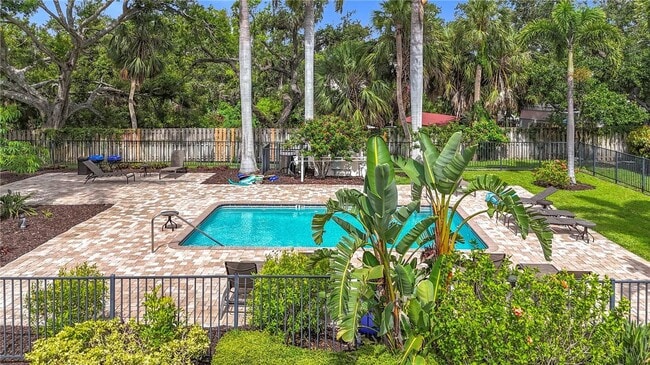 Building Photo - Fully Furnished 2BR/2BA Condo in the Heart...
