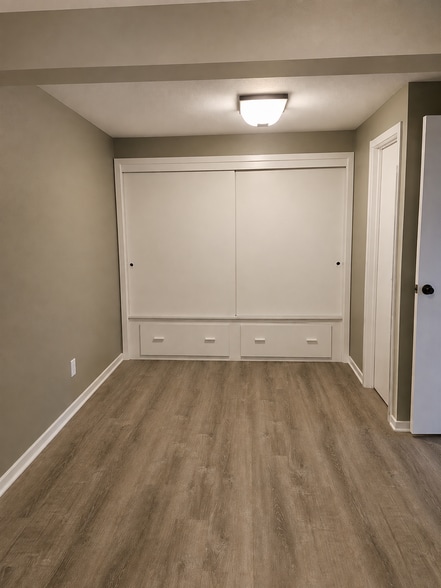 Building Photo - 8825 N Harborview Dr