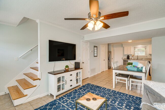 Building Photo - FULLY FURNISHED!!! 2 BEDROOM TOWNHOME IN P...