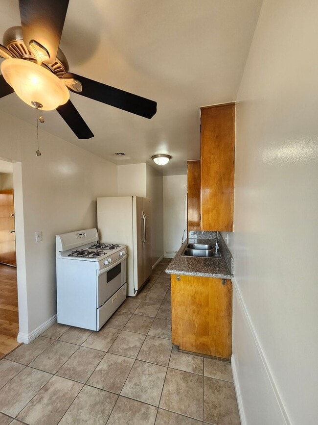 Building Photo - Beautiful 1-bedroom Upstairs Apartment in ...