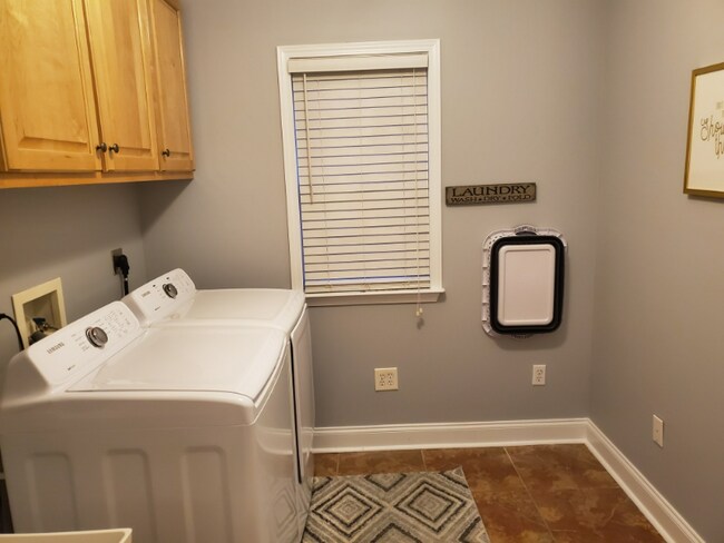 Building Photo - 106 Fairfax Ct