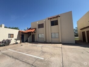 Building Photo - Available now! 2 Bedroom Condo!!!