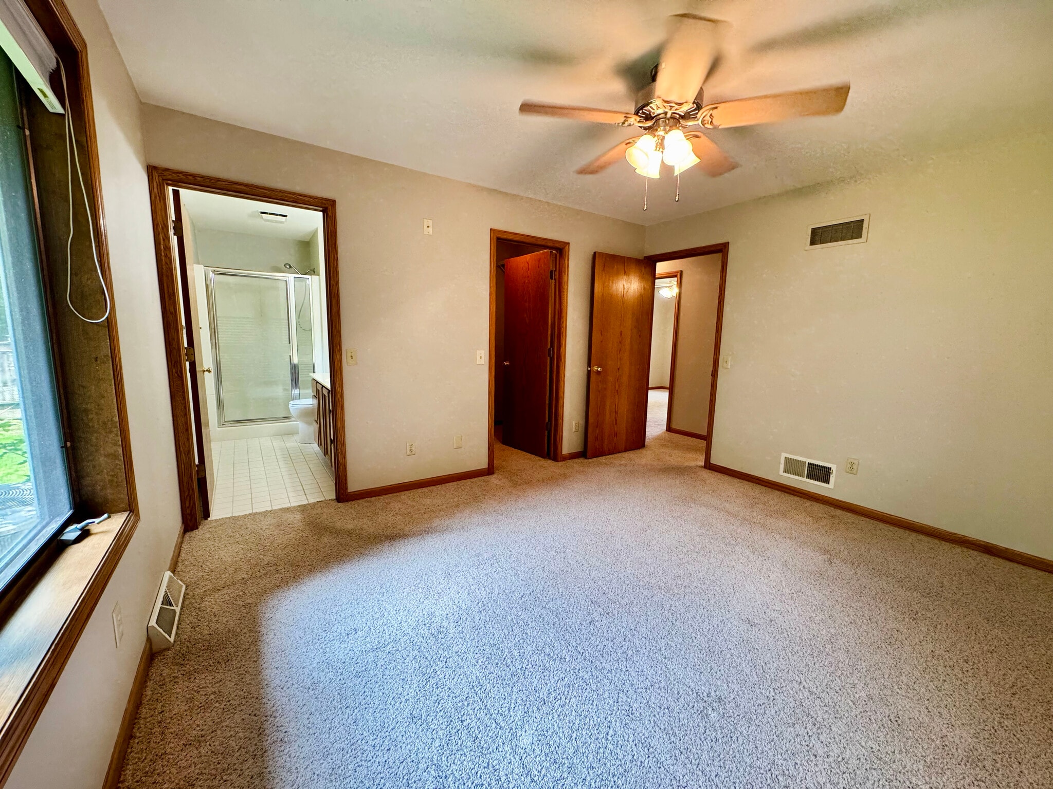Primary Bedroom Suite - 5807 Black Walnut Dr