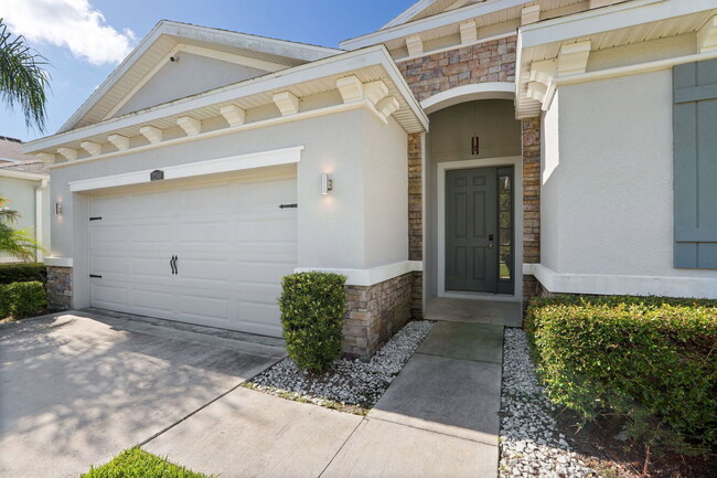 Building Photo - 32848 Sand Creek Dr