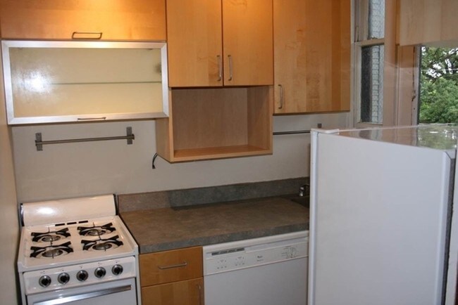 Interior Photo - Delester- 811 16th St.