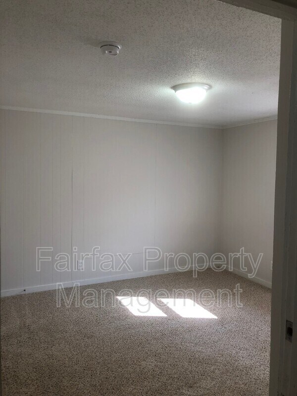 Building Photo - 301 E Lawson St