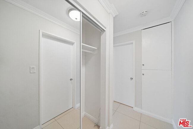 Building Photo - 7545 Hampton Ave