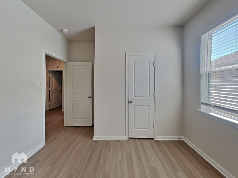 Building Photo - 15607 Plum Brk Dr