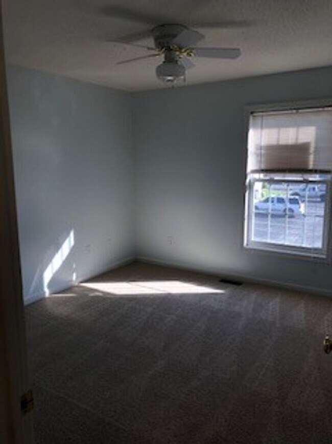 Building Photo - 3354 S Oaklawn Cir