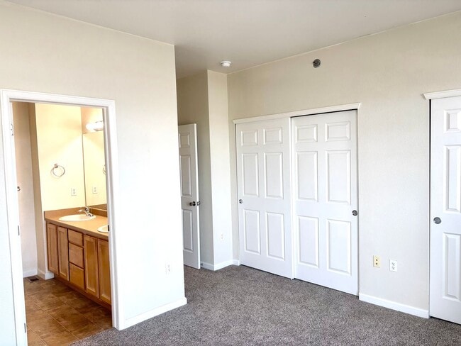 Building Photo - Newly updated 3bd 2.5 bath townhome for rent Aurora CO 80012
