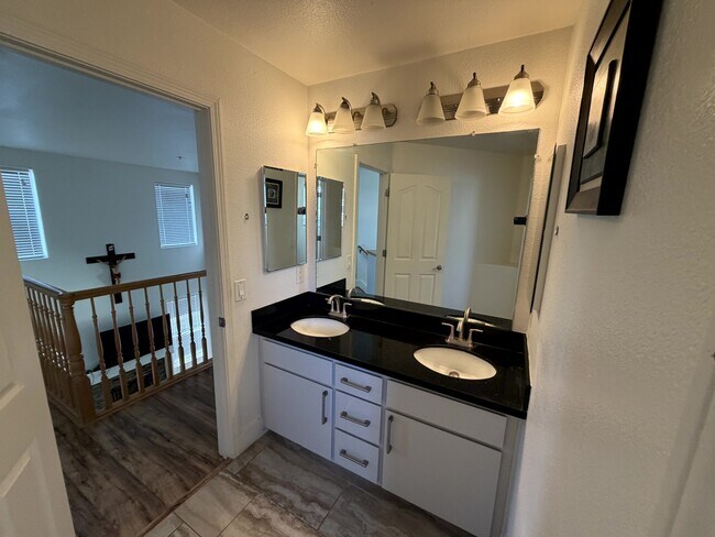 Building Photo - 1537 Oyster Bay Ct